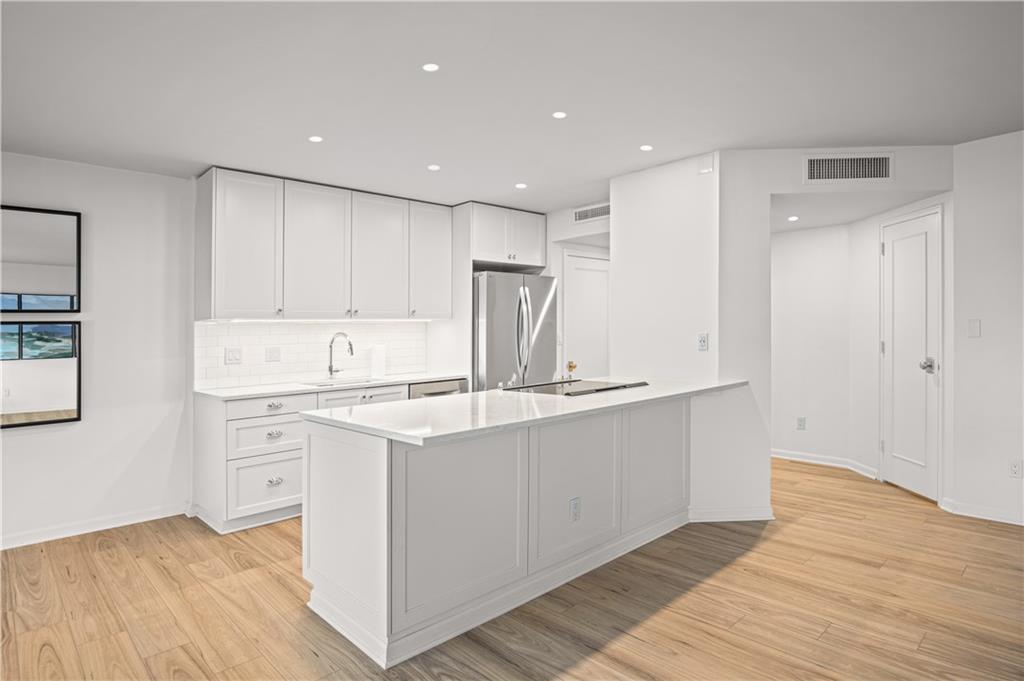 Photo 2 of 4550 Warwick Boulevard #408