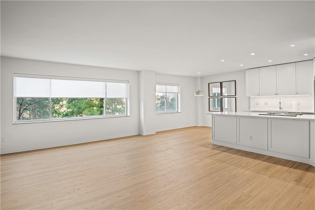 Photo 5 of 4550 Warwick Boulevard #408