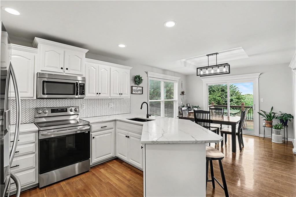 Photo 7 of 2240 SW Morris Drive