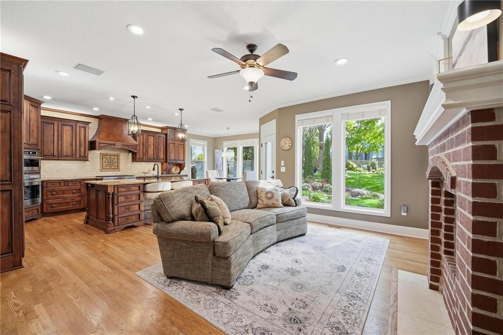 Photo 6 of 15231 Woodson Lane
