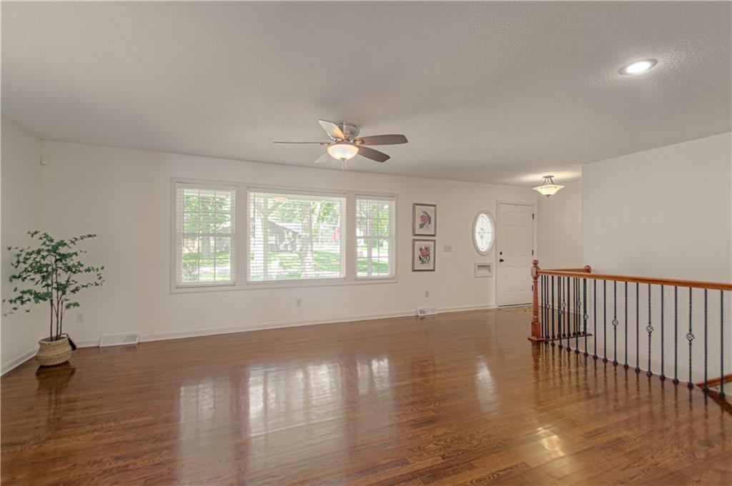 Photo 7 of 5901 W 87th Terrace