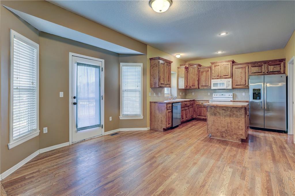 Photo 5 of 866 N Maple Street