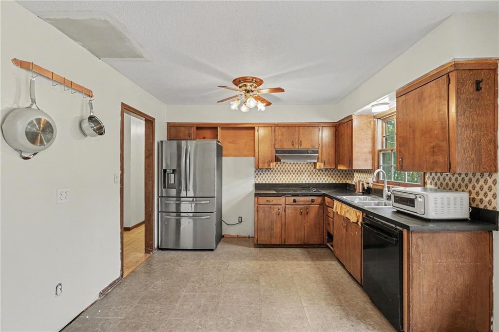 Photo 5 of 16408 E 40th Street