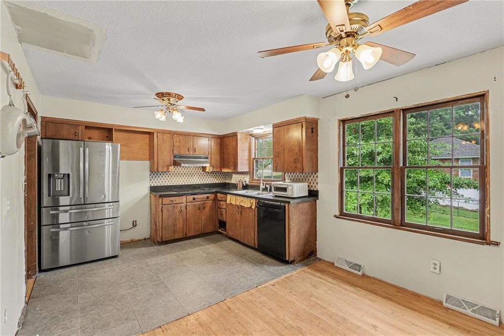Photo 6 of 16408 E 40th Street