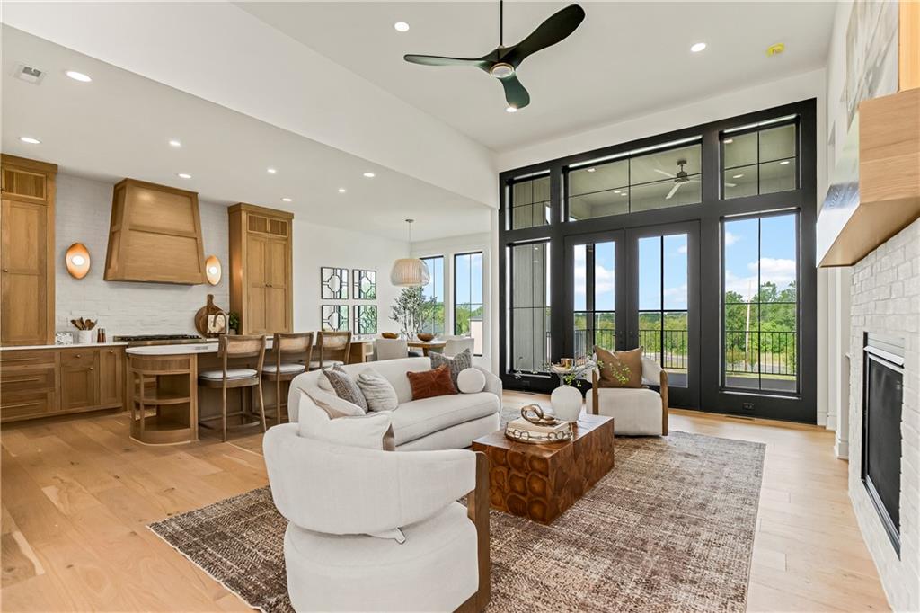 Photo 5 of 1816 NE Lashbrook Circle