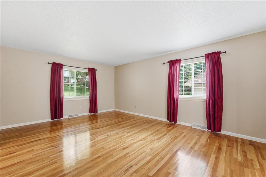 Photo 4 of 5528 NW Verlin Drive