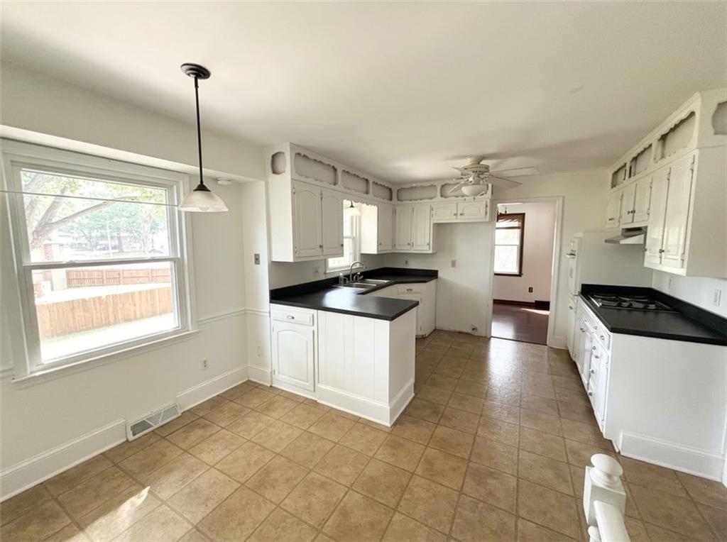 Photo 7 of 207 SE CLAREMONT Street