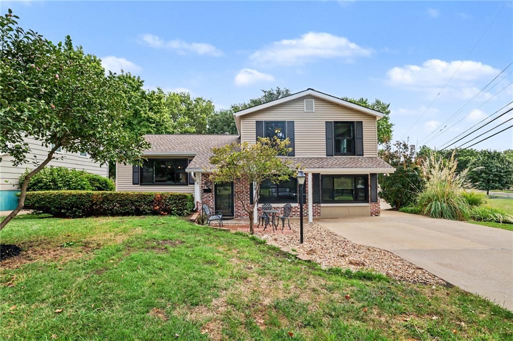 Photo 3 of 9029 Grandview Drive