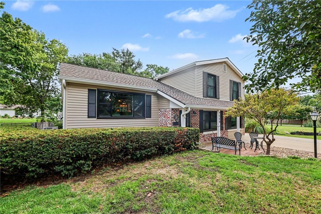 Photo 4 of 9029 Grandview Drive