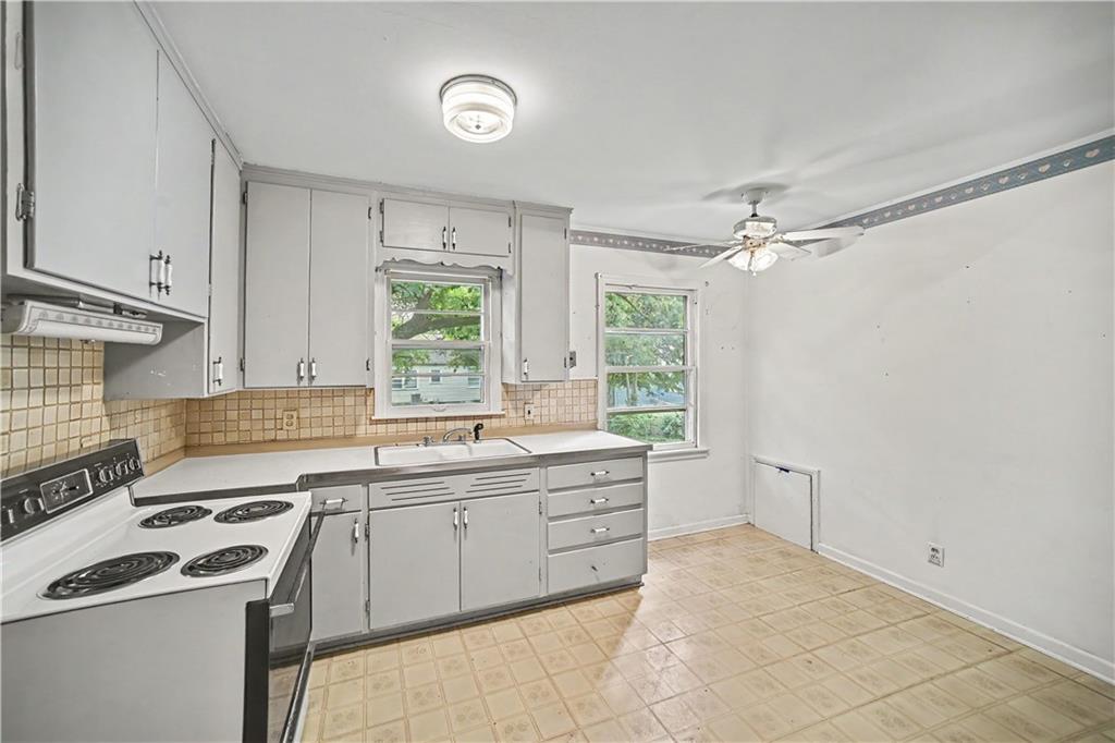 Photo 7 of 5733 Dearborn Street