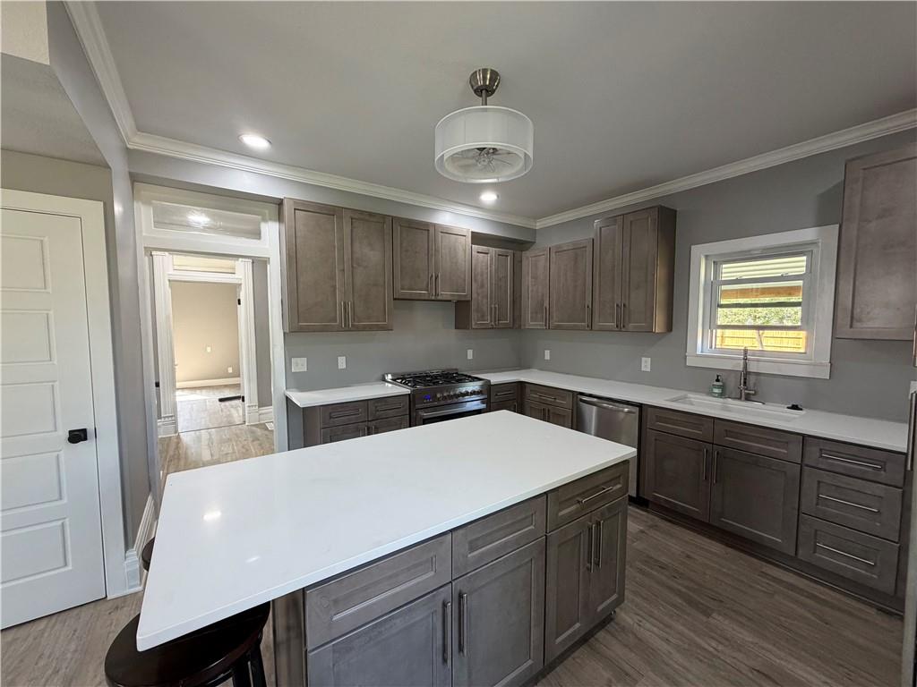 Photo 5 of 606 East Street