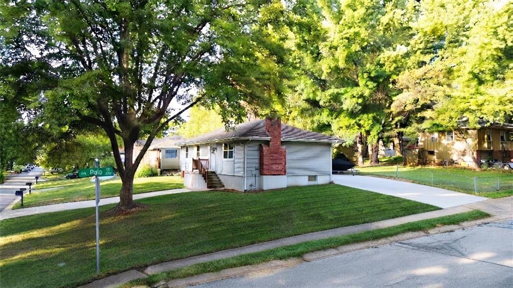 Photo 5 of 2909 SE 1ST Street