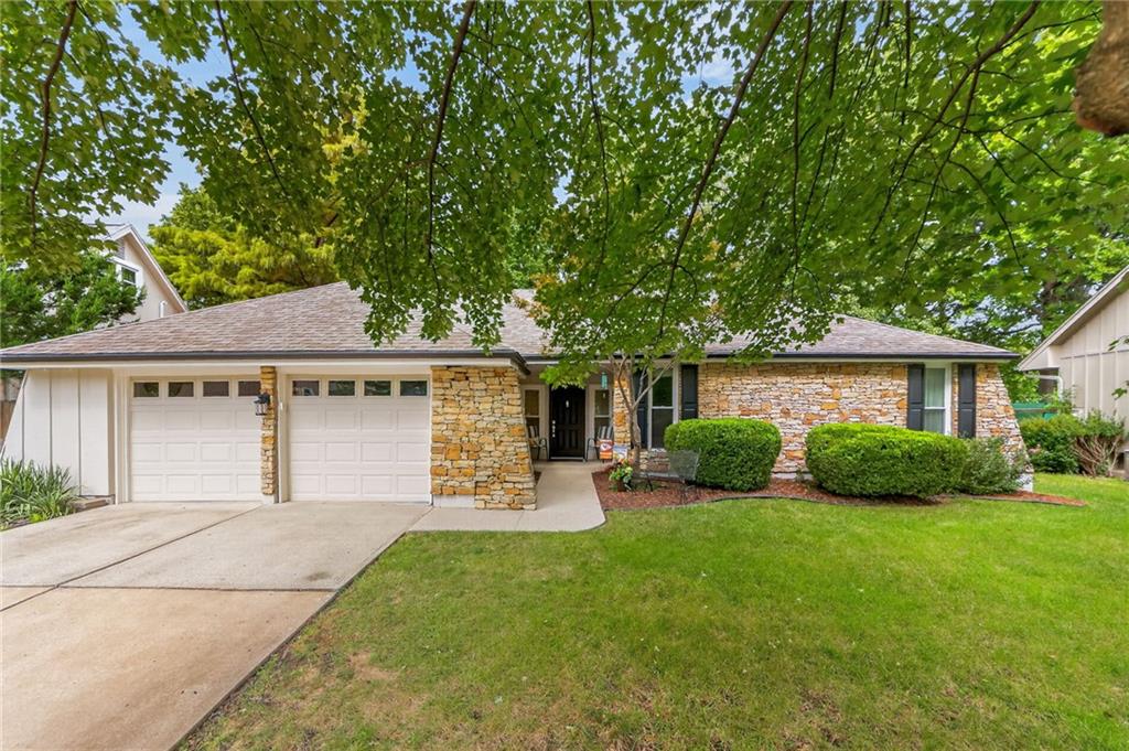Photo of 1104 NE Oak Tree Drive
