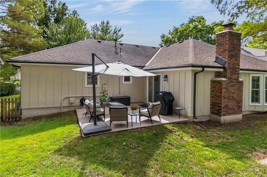 Photo 4 of 1104 NE Oak Tree Drive