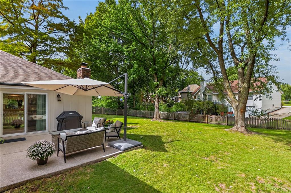 Photo 5 of 1104 NE Oak Tree Drive