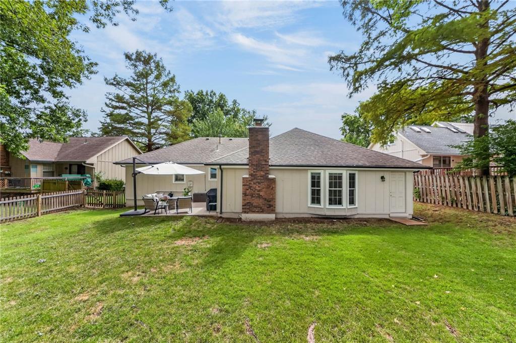Photo 6 of 1104 NE Oak Tree Drive