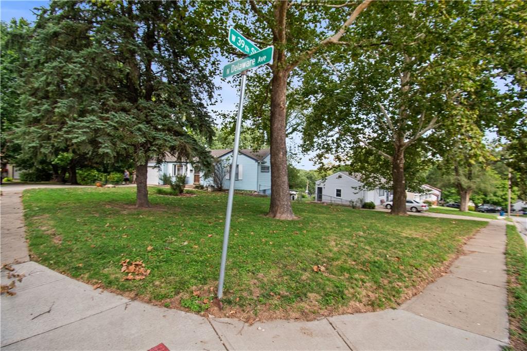 Photo 3 of 3901 N Delaware Street