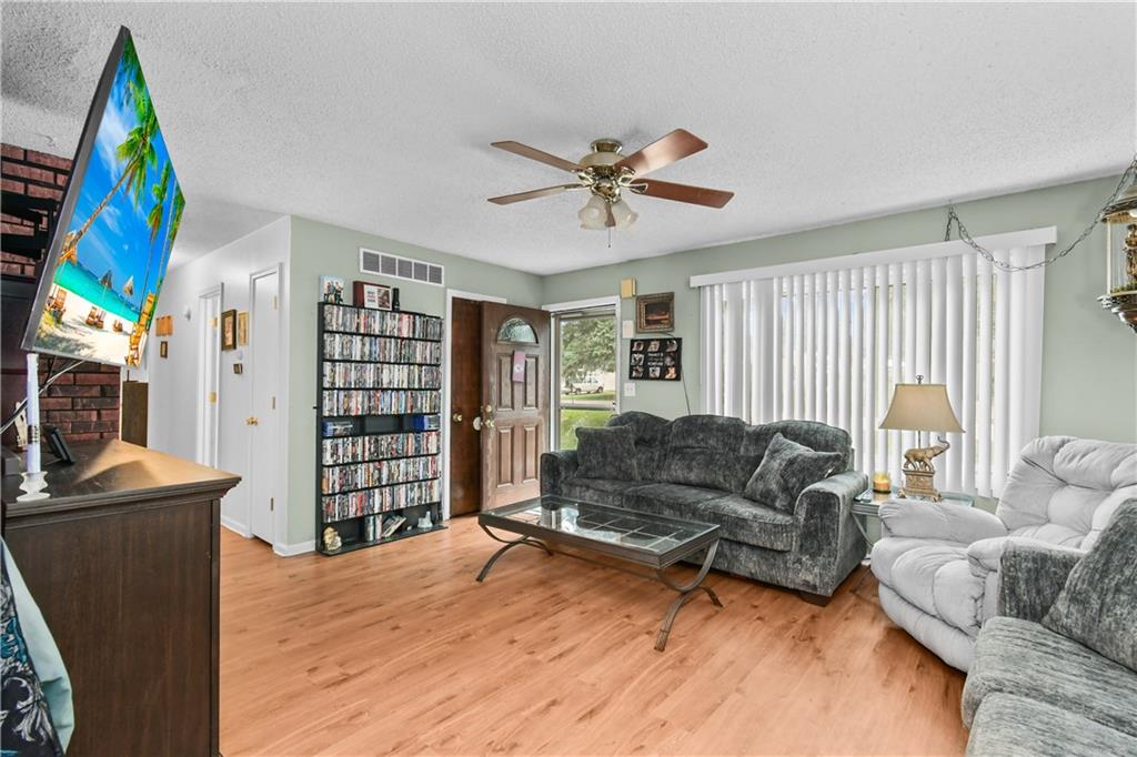 Photo 6 of 3901 N Delaware Street