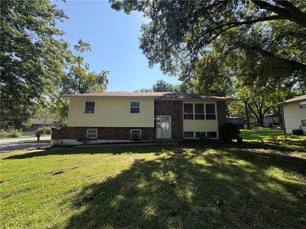 Photo of 207 E 10th Street