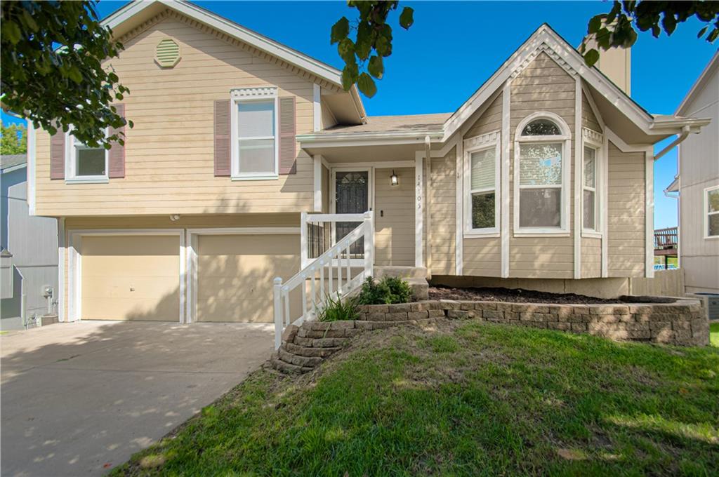 Photo 2 of 14105 LORA Street