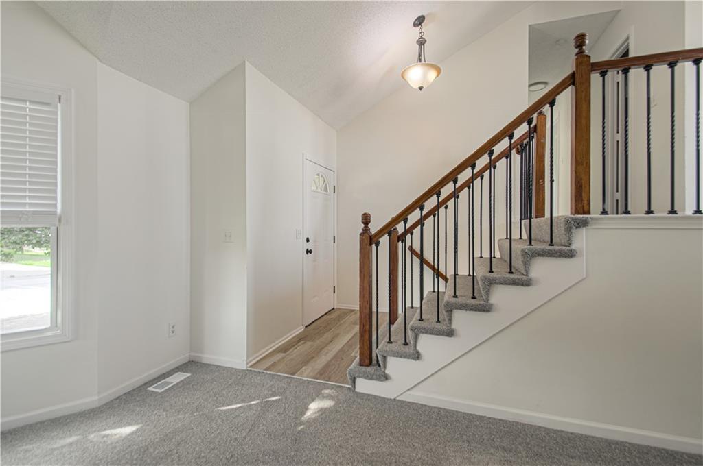 Photo 4 of 14105 LORA Street