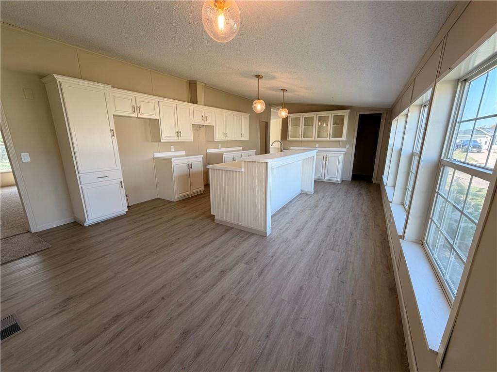 Photo 6 of 401 Sycamore Court