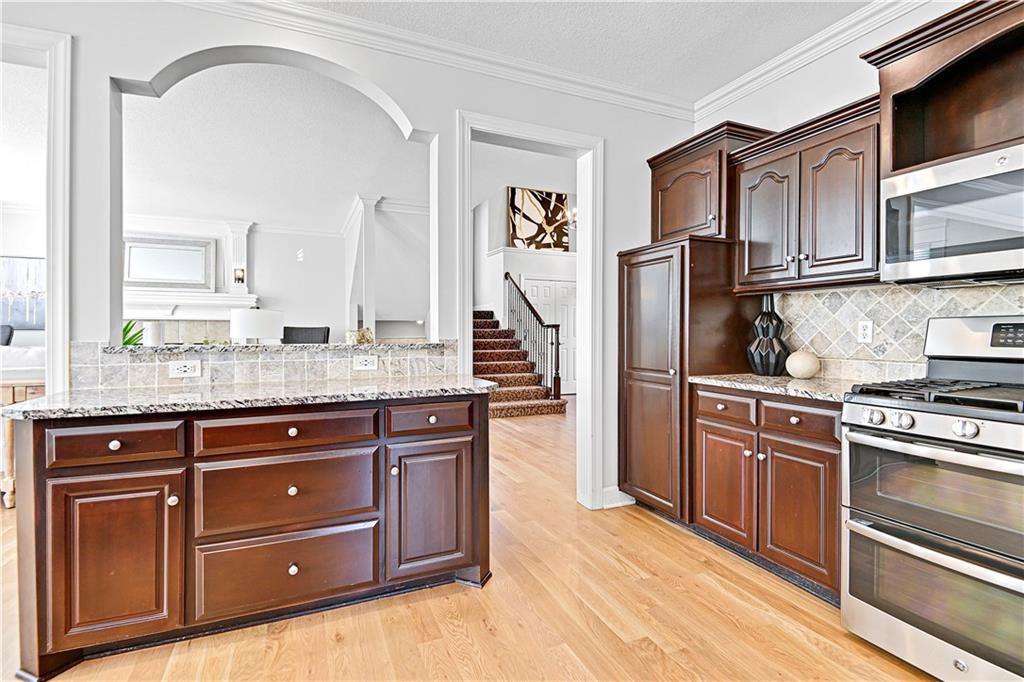 Photo 6 of 5012 W 163RD Street