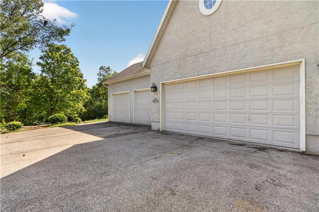 Photo 4 of 28098 Overbrook Road