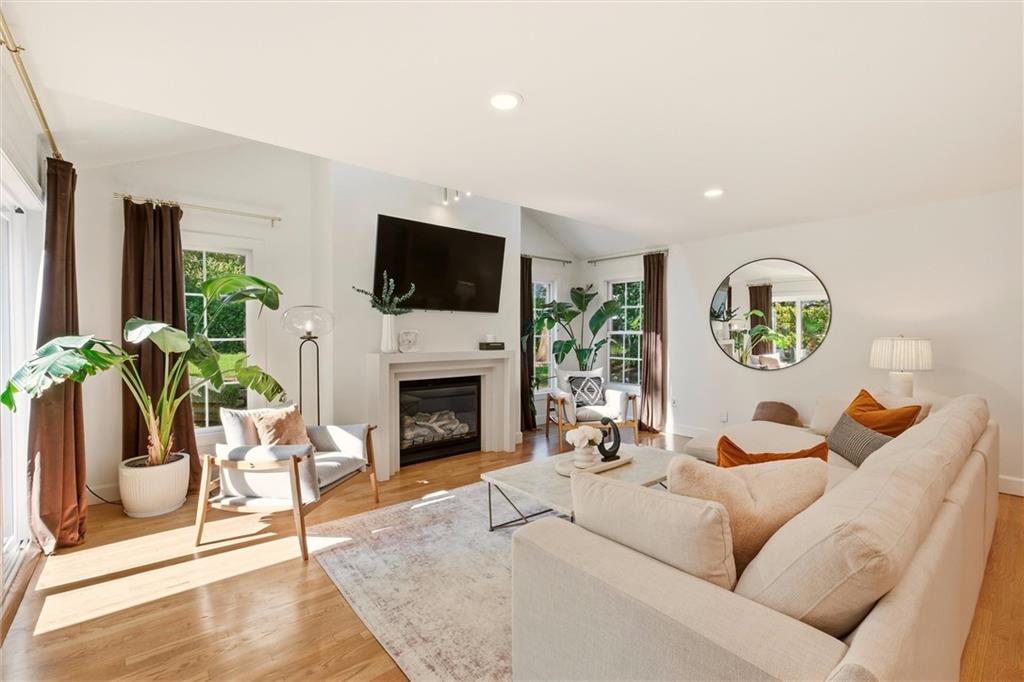 Photo 6 of 2832 W 91st Street
