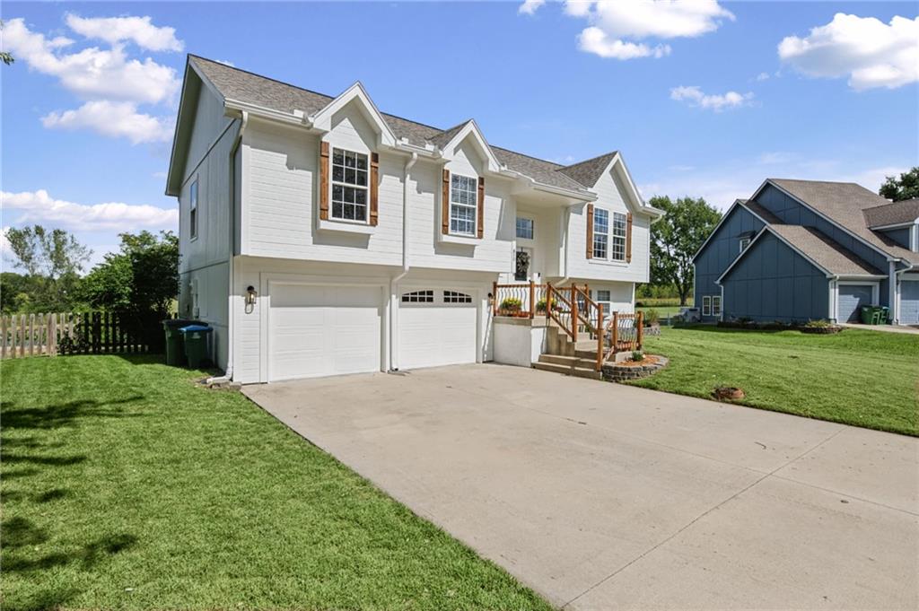 Photo 3 of 810 S Morgan Drive