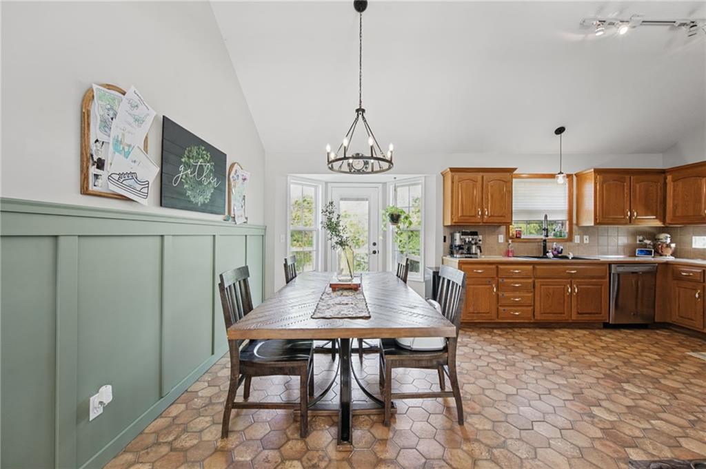Photo 6 of 810 S Morgan Drive