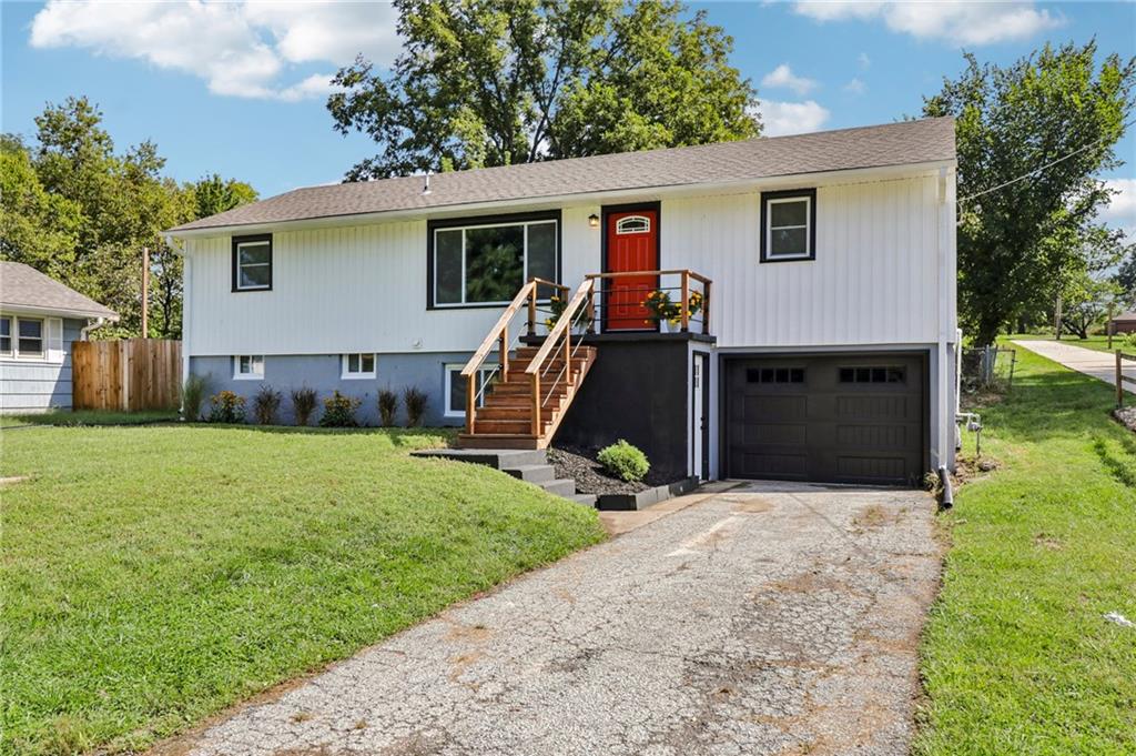 Photo 2 of 2907 S 29th Street