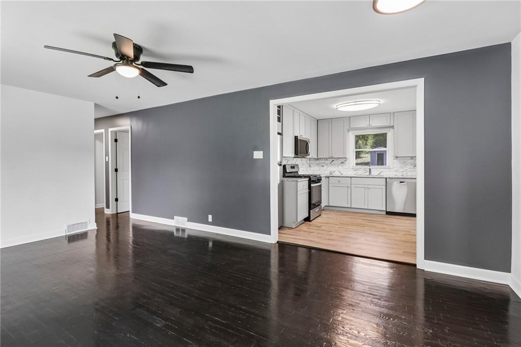 Photo 4 of 2907 S 29th Street
