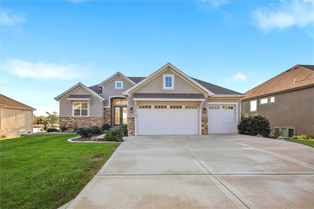 Photo of 4313 Lakeshore Drive
