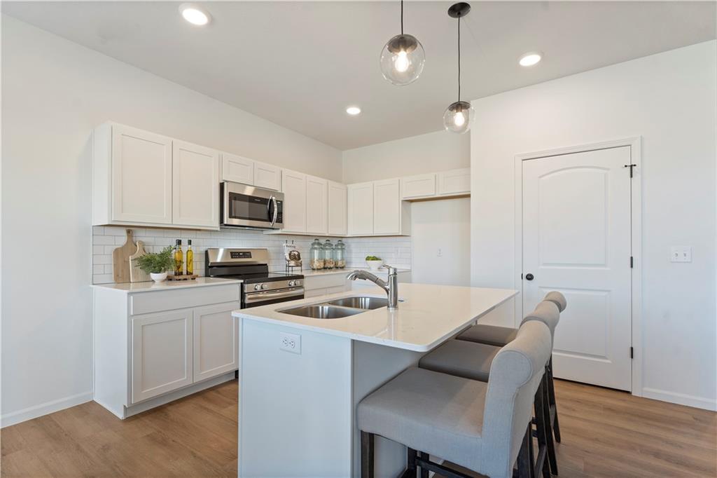 Photo 4 of 18420 W 205th Street