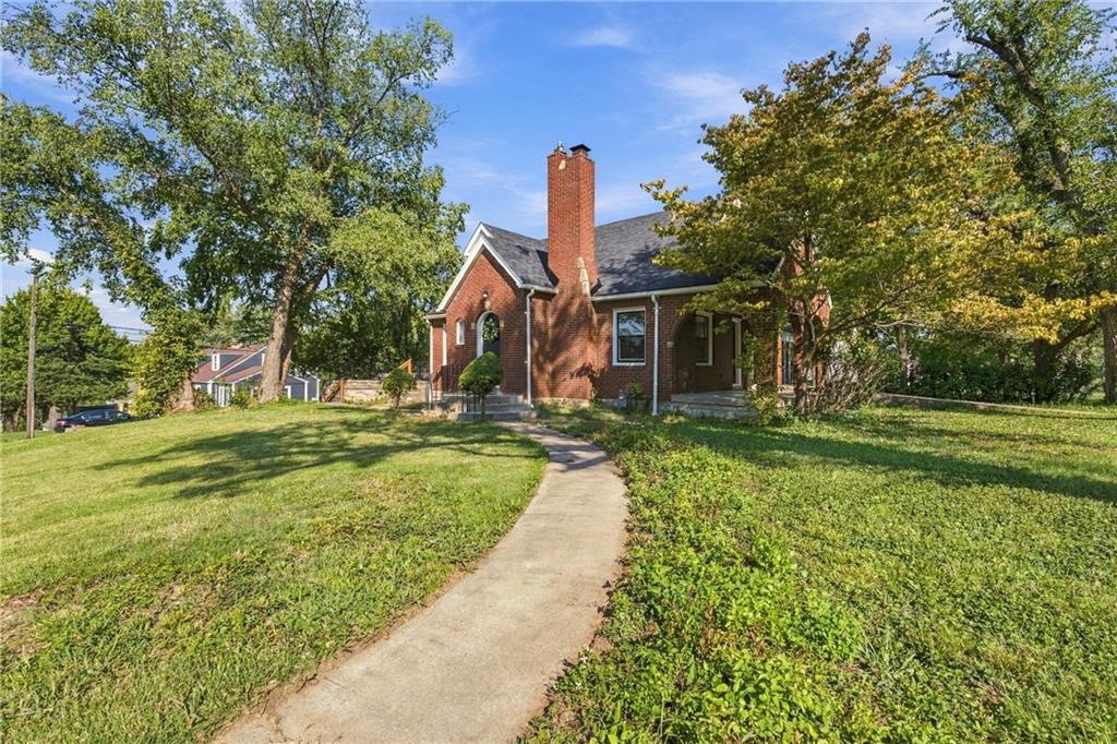 Photo 3 of 4400 Garfield Avenue