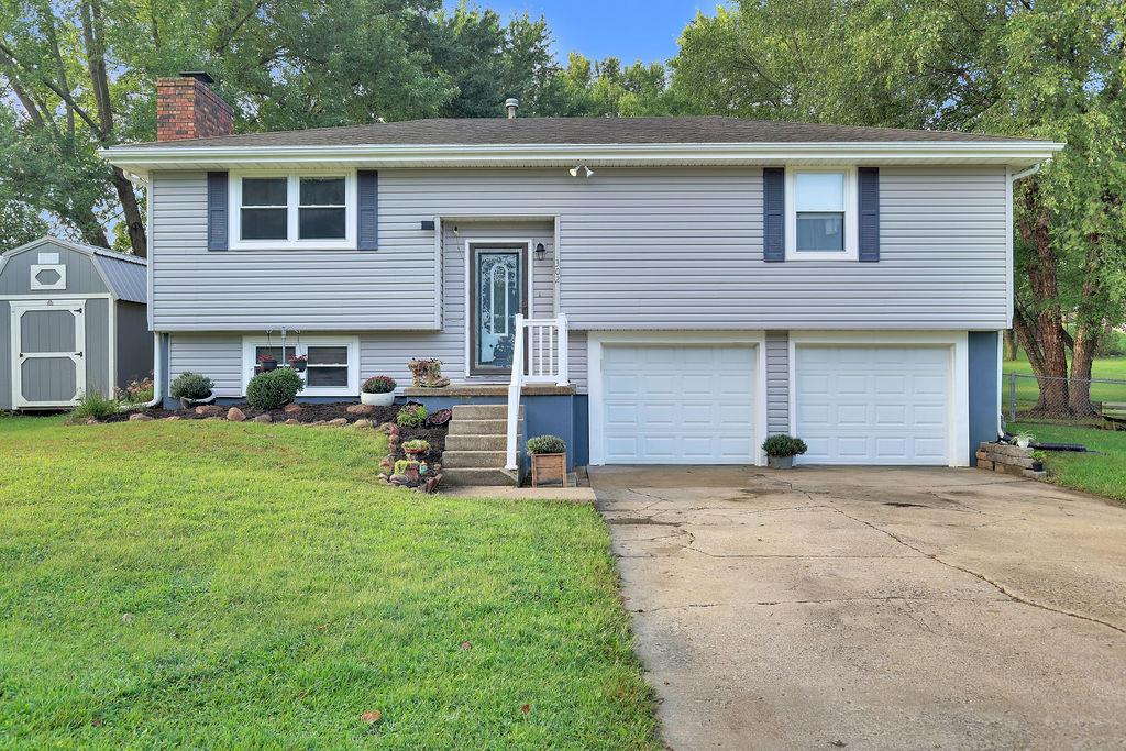 Photo 4 of 302 W Swenson Drive