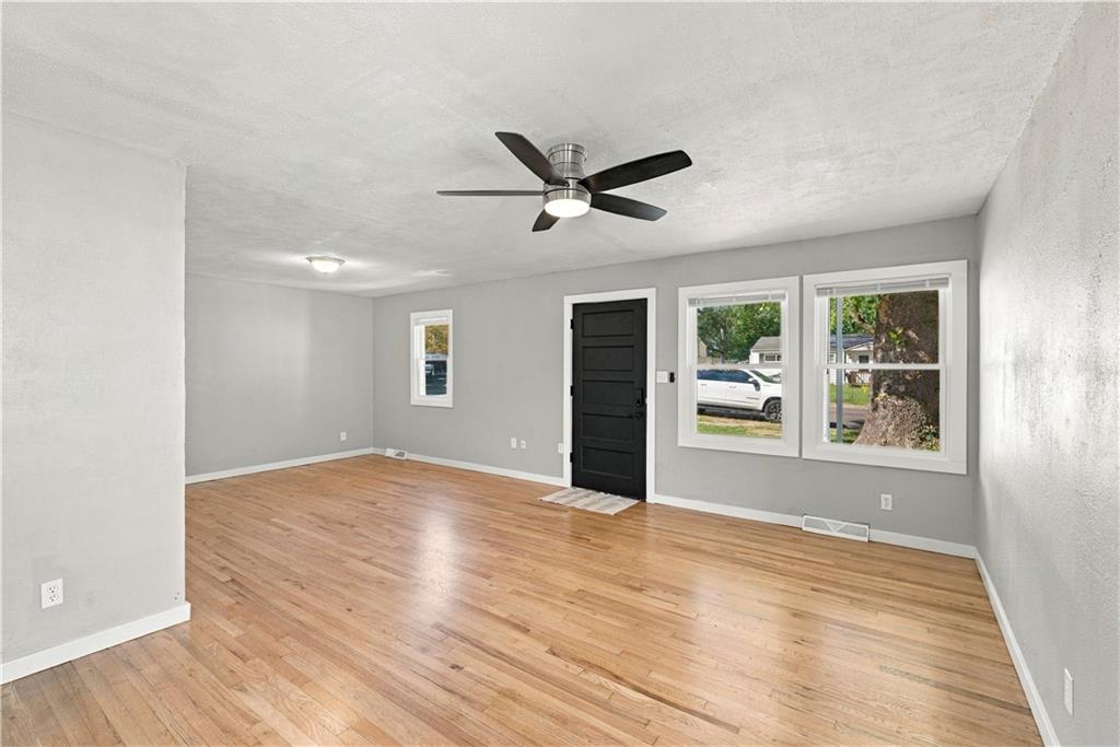 Photo 5 of 1615 N Dodgion Avenue