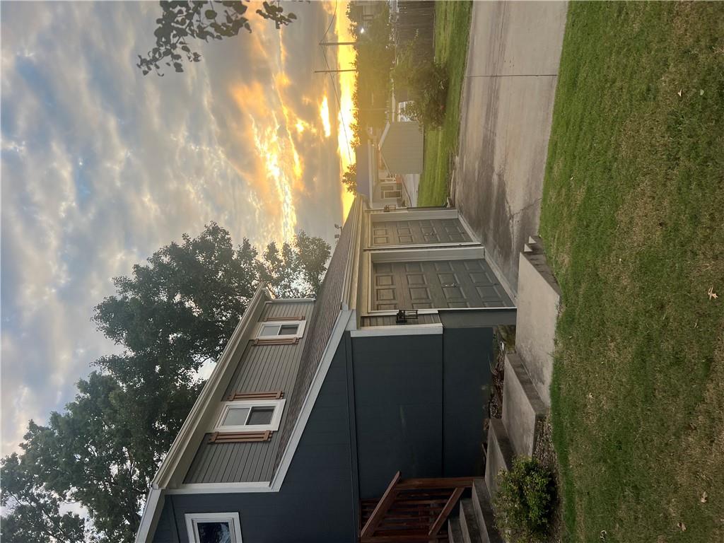 Photo of 1007 W Washington Street