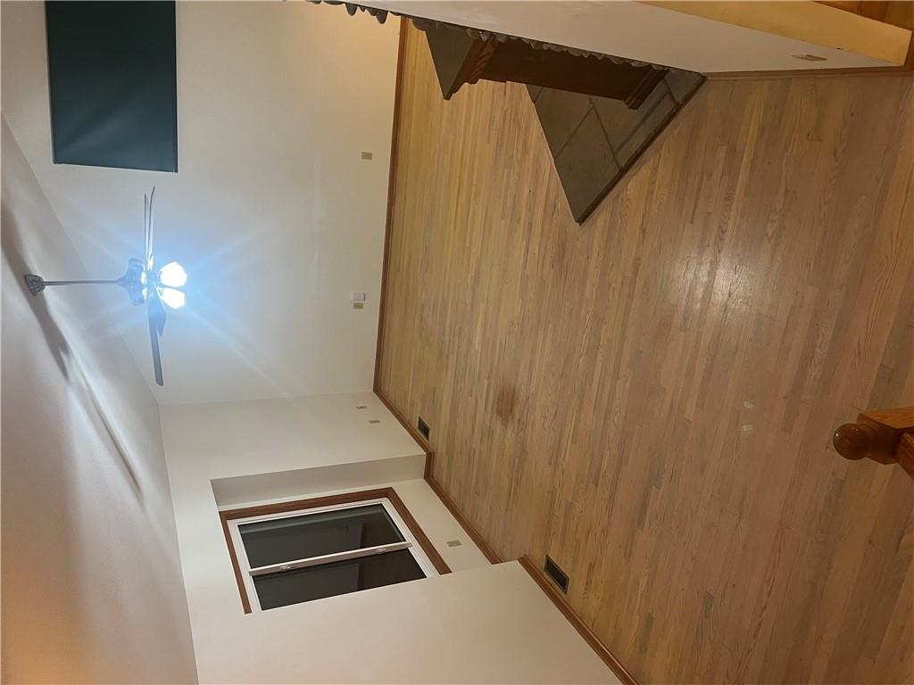 Photo 4 of 1007 W Washington Street