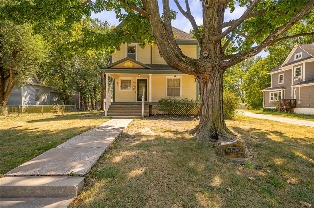 Photo 3 of 553 E Park Street