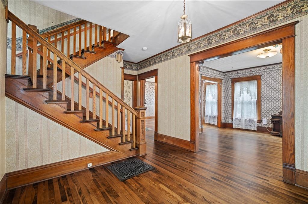 Photo 6 of 553 E Park Street