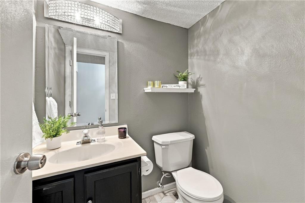 Photo 4 of 6003 NE Moonstone Drive