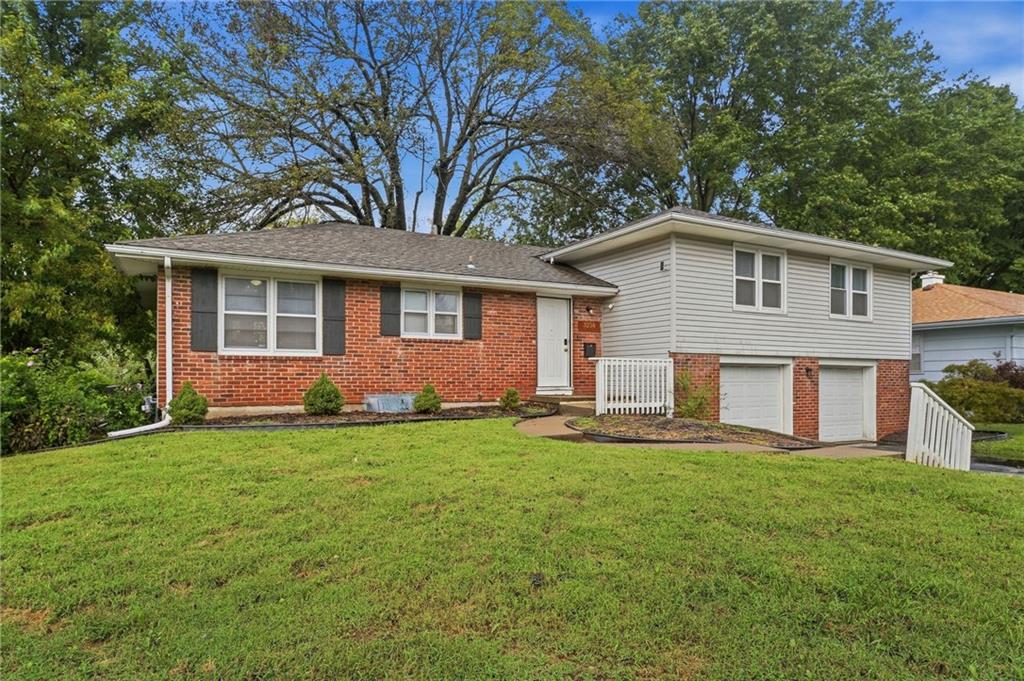 Photo 3 of 3238 N Chippewa Drive