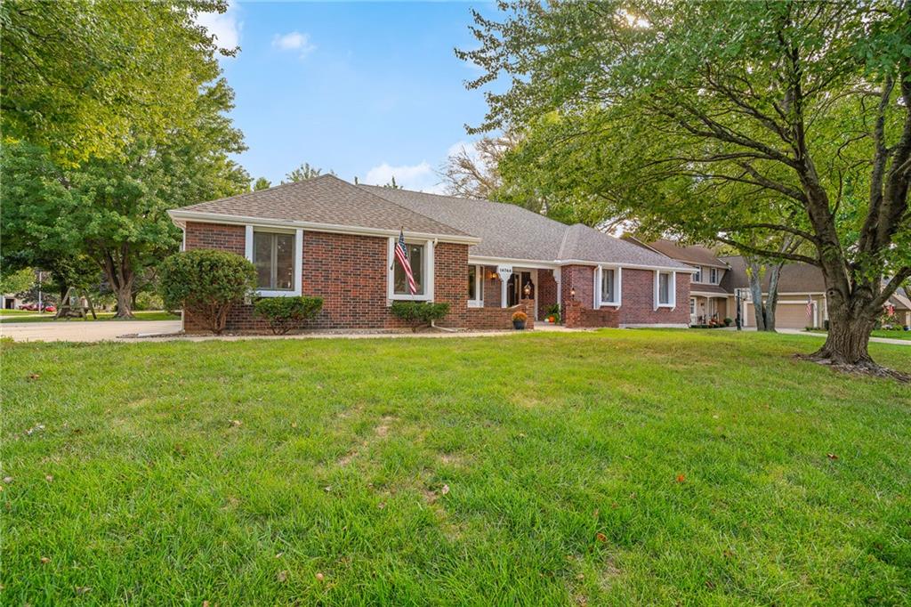 Photo 2 of 14744 S Village Drive