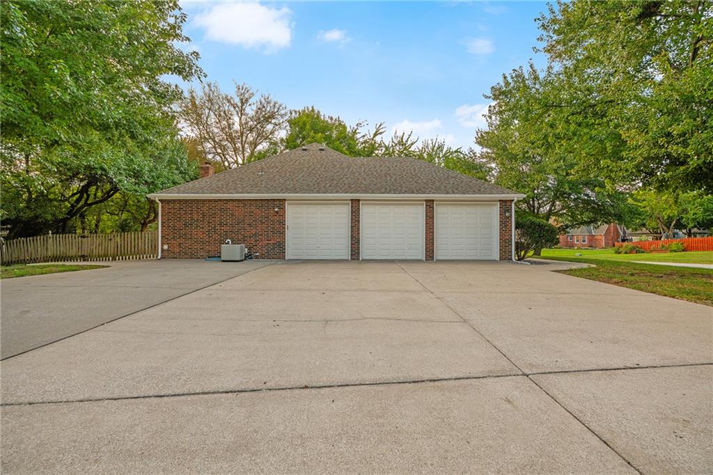 Photo 3 of 14744 S Village Drive