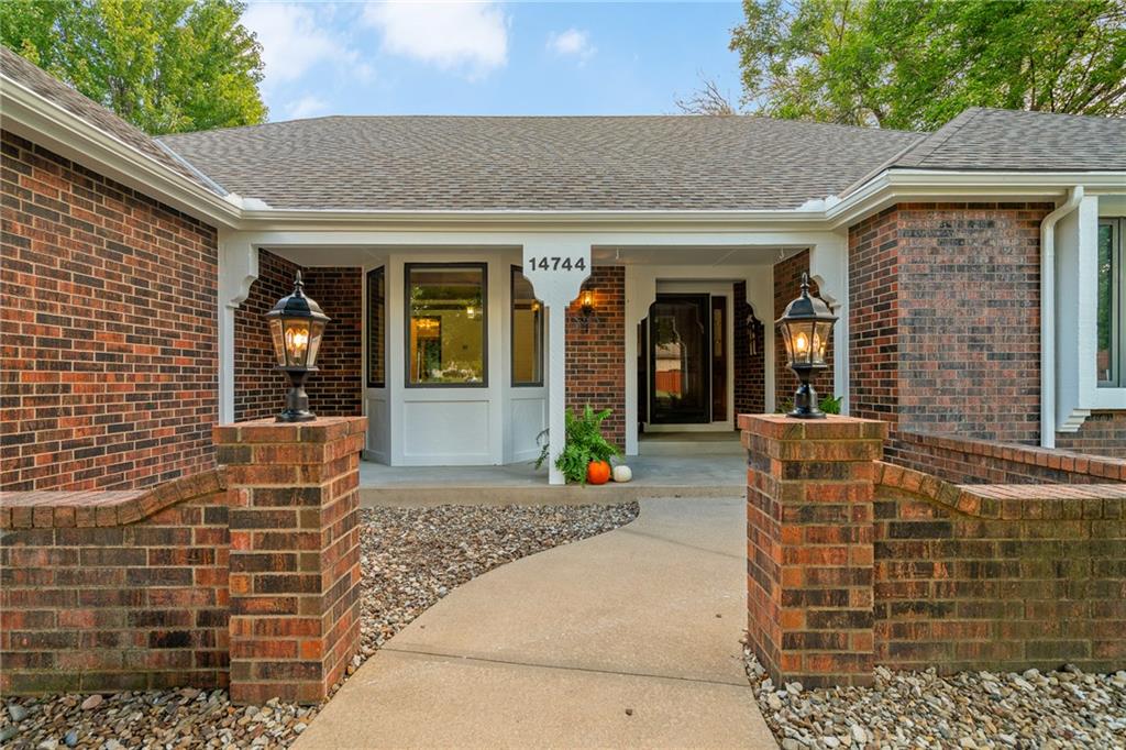 Photo 5 of 14744 S Village Drive