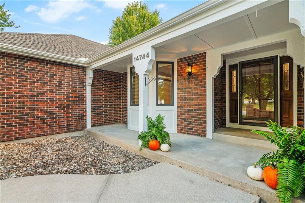 Photo 6 of 14744 S Village Drive