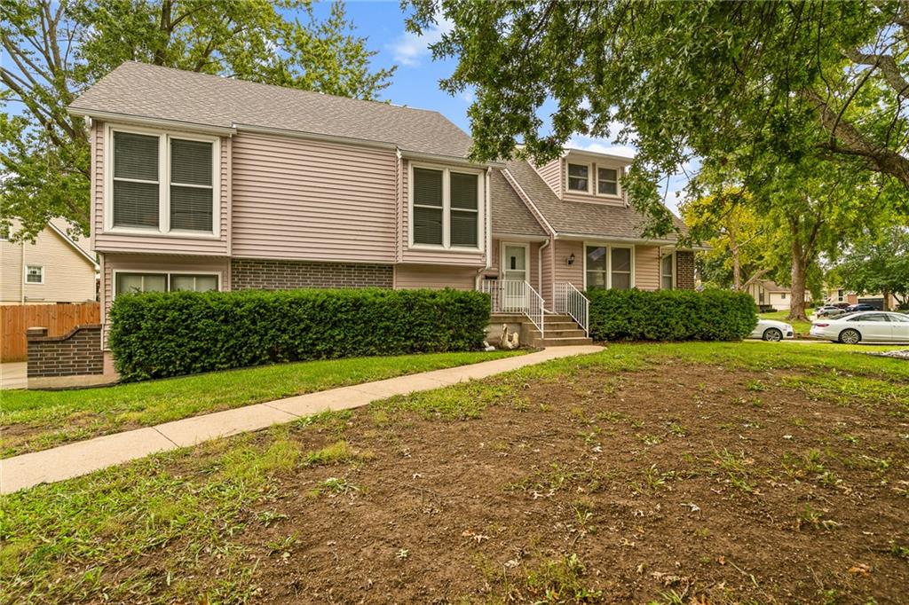 Photo 2 of 3712 SW Christiansen Drive
