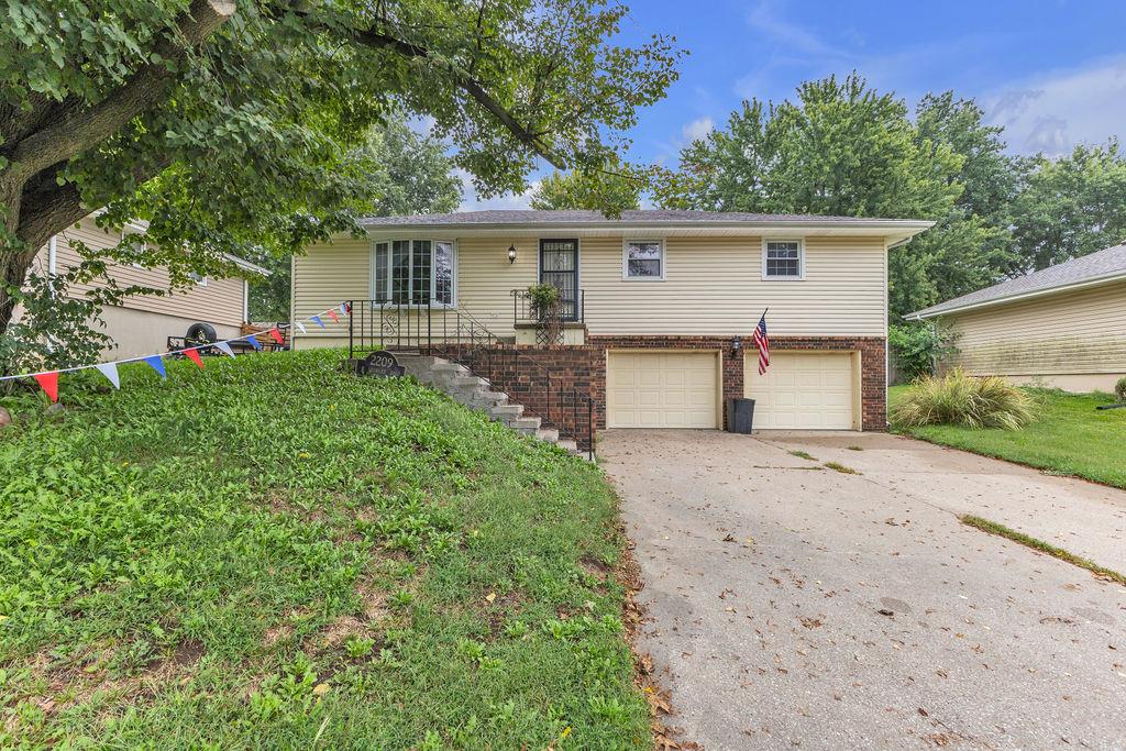 Photo of 2209 N Leonard Road